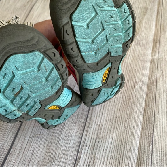 Keen pink butterfly shoes/sandals - Picture 5 of 8